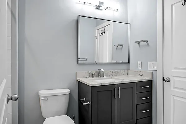 $2,750 | 260 Seven Farms Drive, Unit 203, Charleston, SC 29492