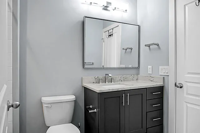 $2,750 | 260 Seven Farms Drive, Unit 203, Charleston, SC 29492