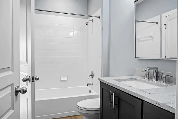 $2,750 | 260 Seven Farms Drive, Unit 203, Charleston, SC 29492