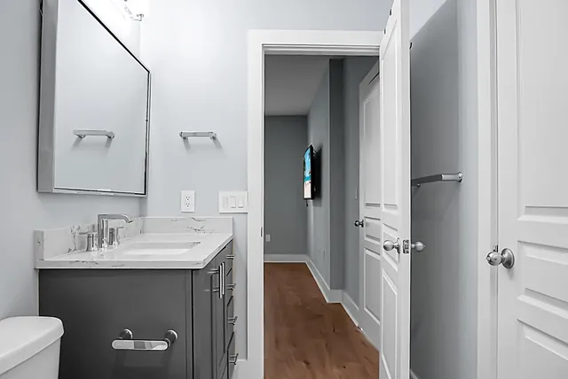 $2,750 | 260 Seven Farms Drive, Unit 203, Charleston, SC 29492