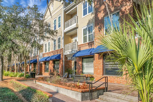 $2,750 | 260 Seven Farms Drive, Unit 203, Charleston, SC 29492