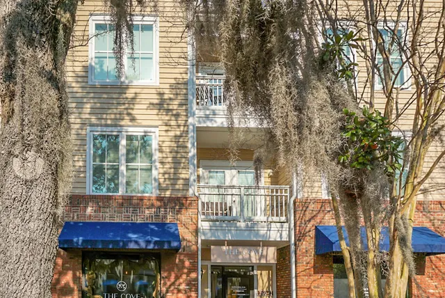 $2,750 | 260 Seven Farms Drive, Unit 203, Charleston, SC 29492