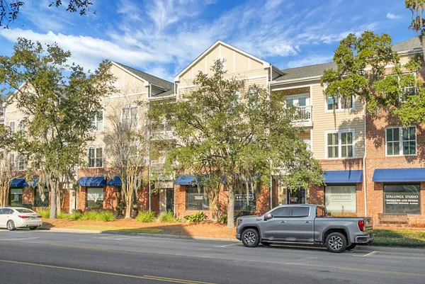 $2,750 | 260 Seven Farms Drive, Unit 203, Charleston, SC 29492