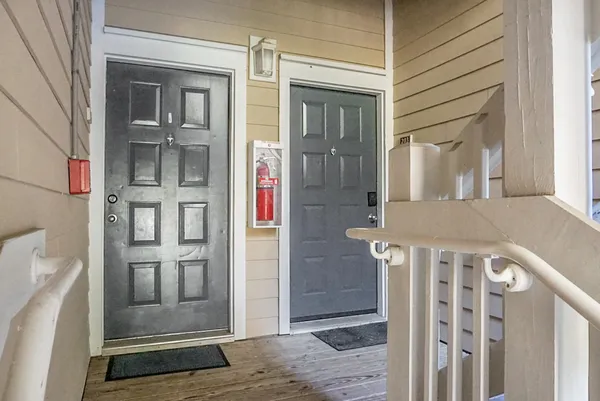 $2,750 | 260 Seven Farms Drive, Unit 203, Charleston, SC 29492