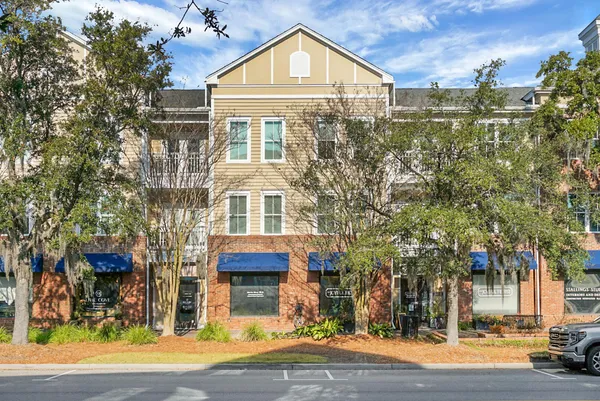 $2,750 | 260 Seven Farms Drive, Unit 203, Charleston, SC 29492