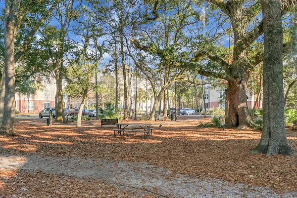 $2,750 | 260 Seven Farms Drive, Unit 203, Charleston, SC 29492