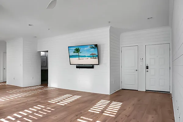 $2,750 | 260 Seven Farms Drive, Unit 203, Charleston, SC 29492