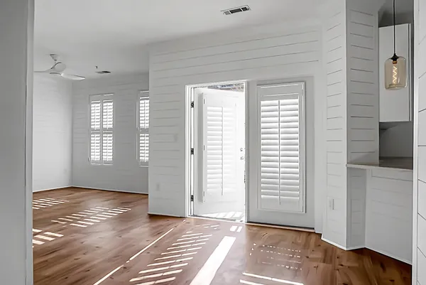 $2,750 | 260 Seven Farms Drive, Unit 203, Charleston, SC 29492