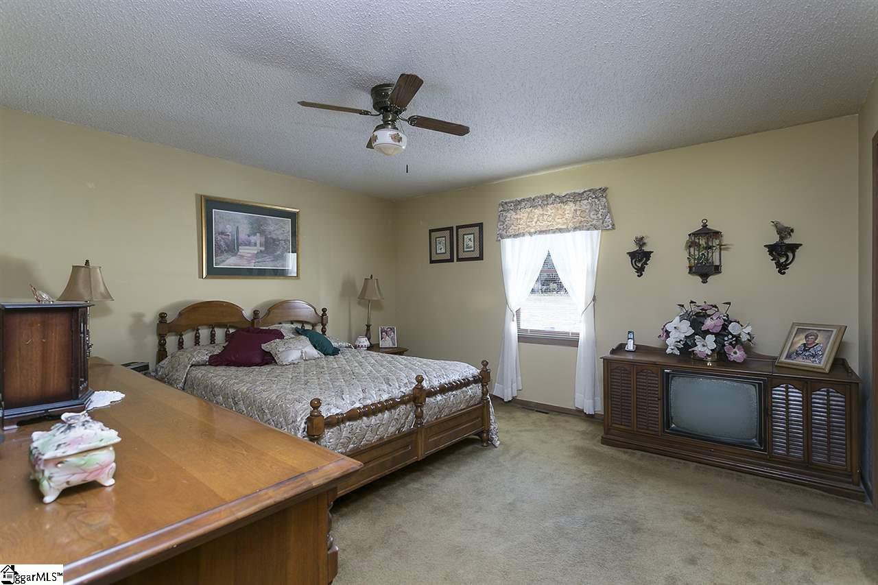 204 Greenpond Road Fountain Inn, SC 29644 - Photo 11 of 21