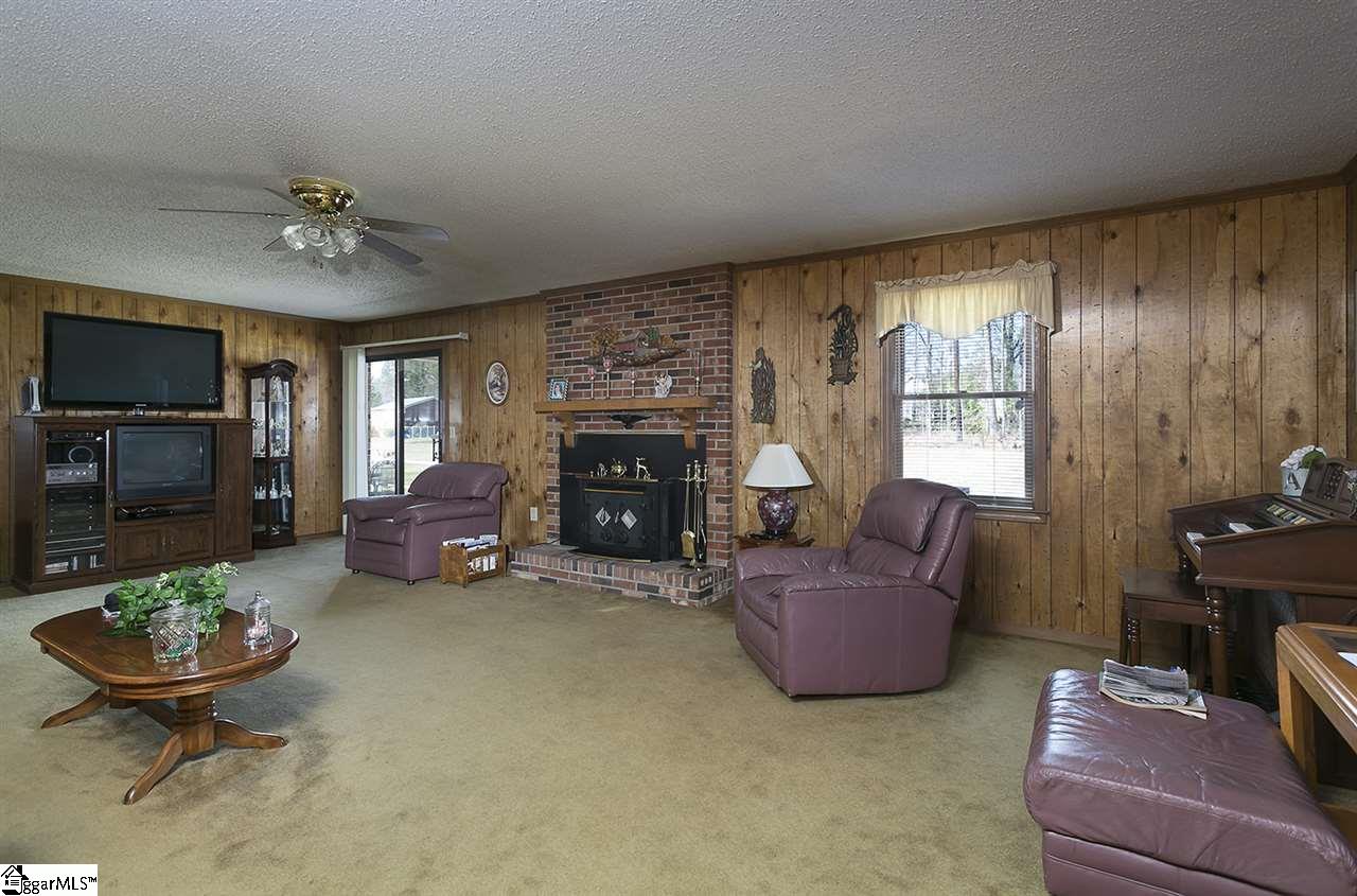 204 Greenpond Road Fountain Inn, SC 29644 - Photo 7 of 21