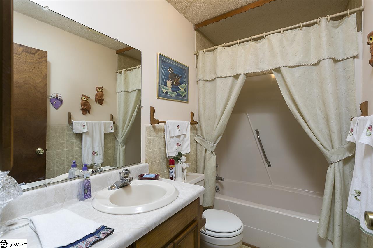 204 Greenpond Road Fountain Inn, SC 29644 - Photo 10 of 21