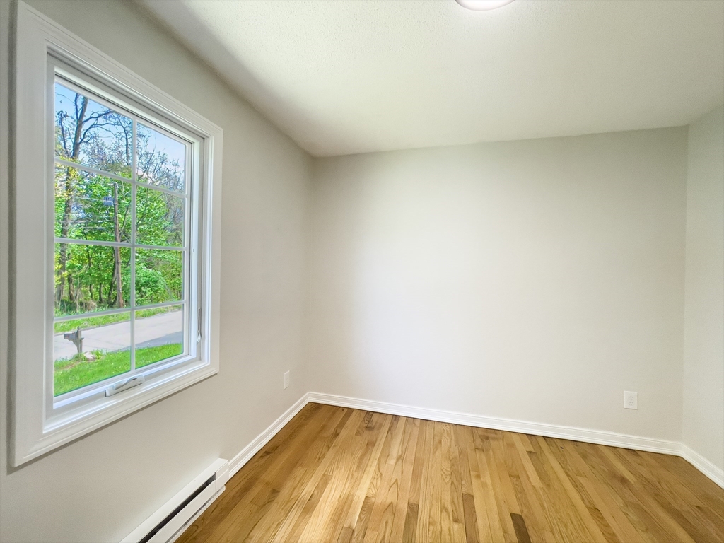 206 Treetop Avenue Springfield, MA 01118 - Photo 12 of 32