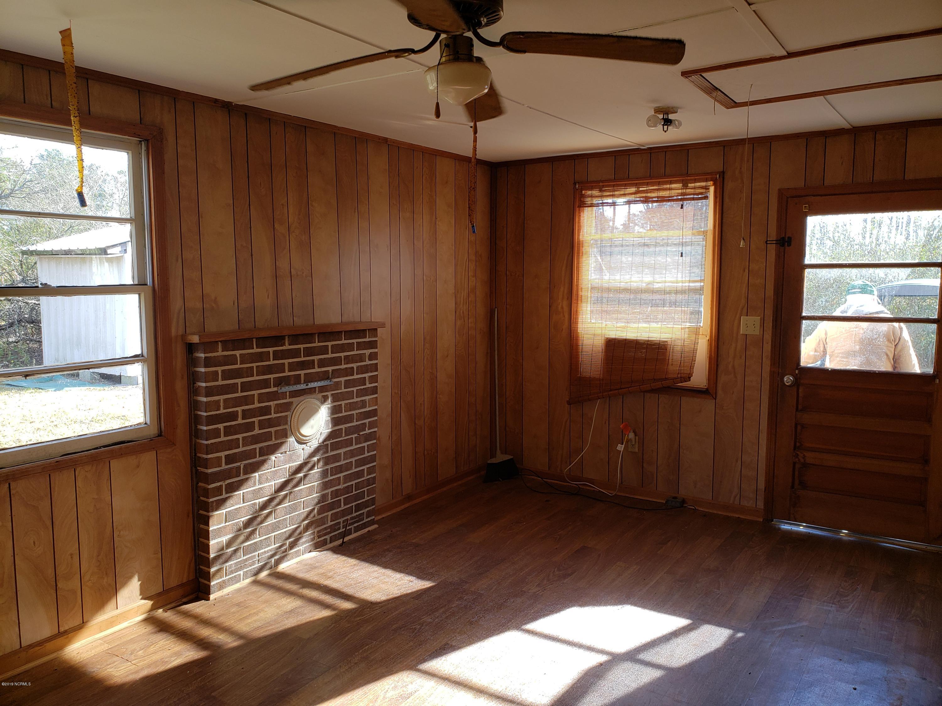 1287 Haw Branch Road Beulaville, NC 28518 - Photo 2 of 17 Living Area