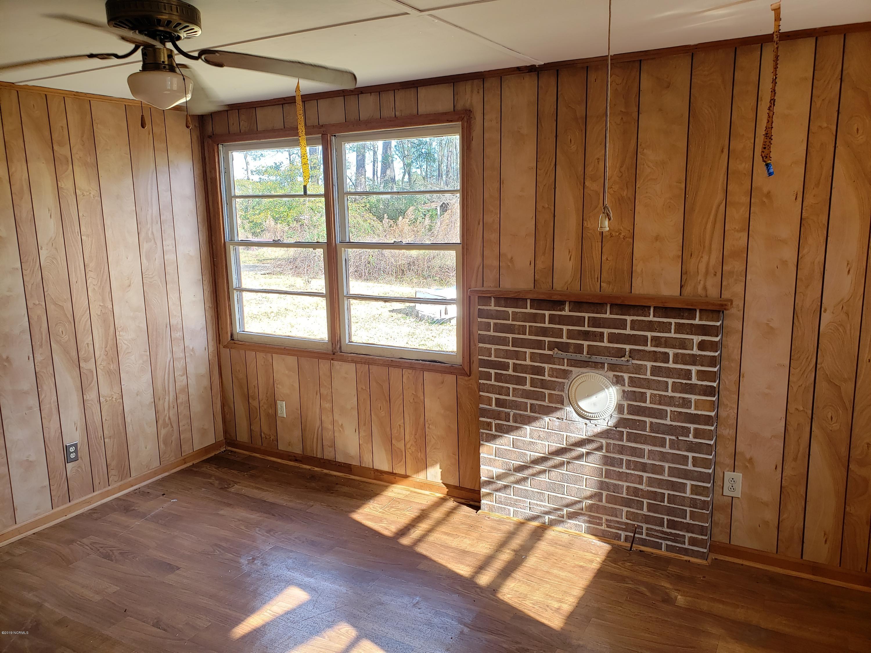 1287 Haw Branch Road Beulaville, NC 28518 - Photo 3 of 17 Living Area