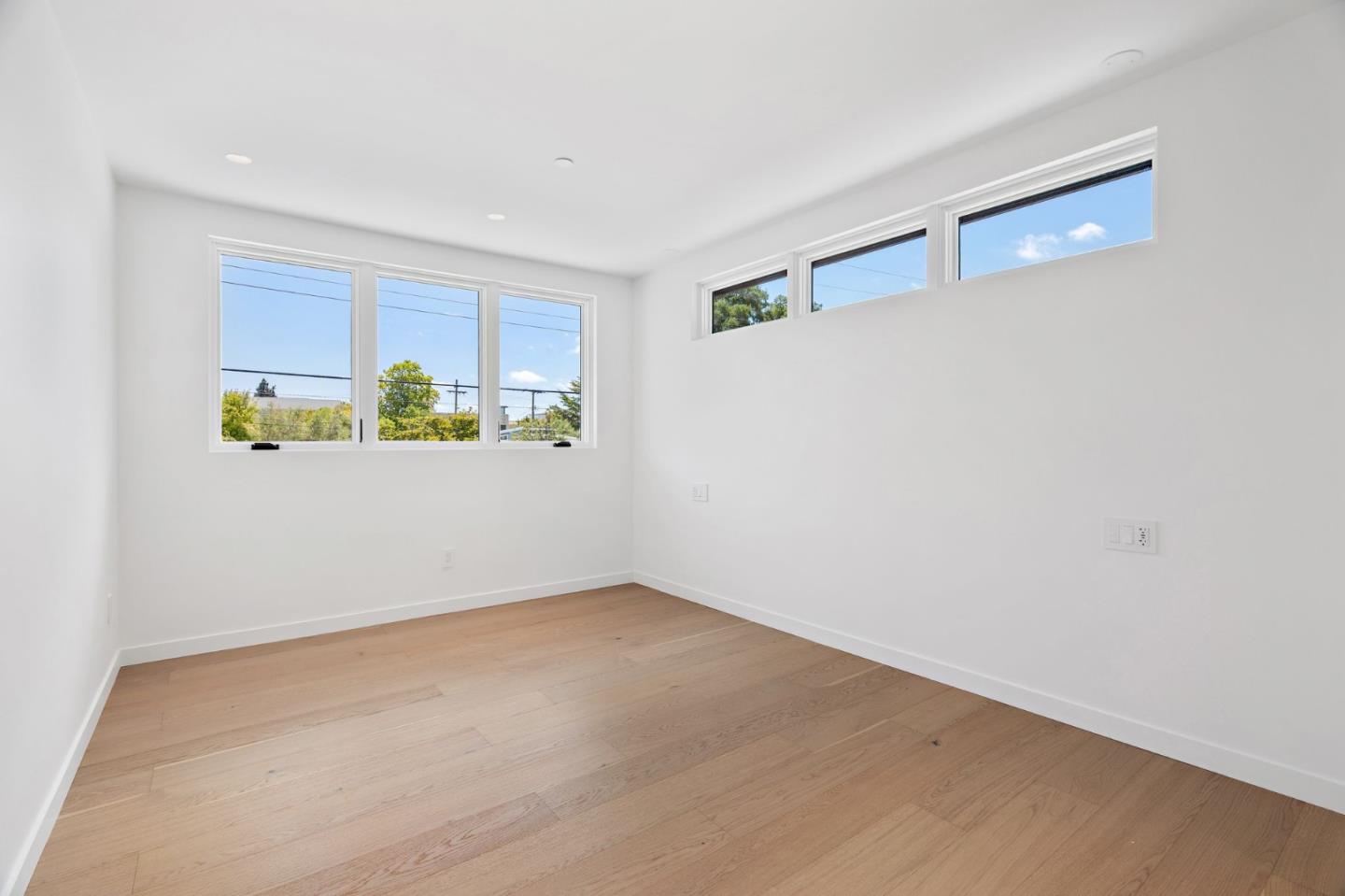 3886 Ross Road Palo Alto, CA 94303 - Photo 38 of 60 an empty room with a window