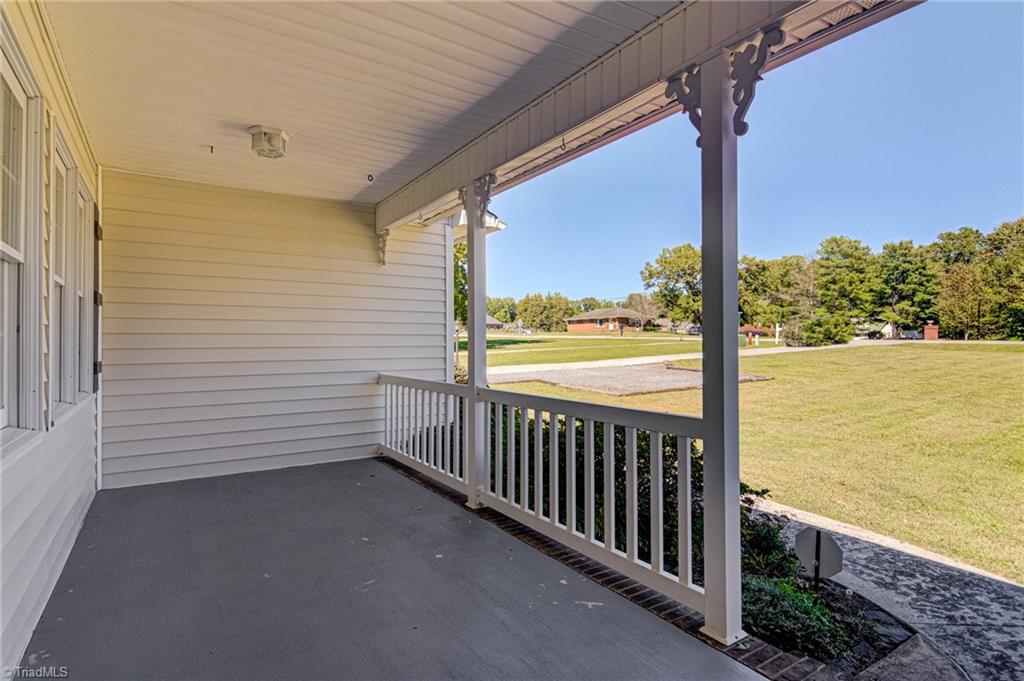 3789 Frye Bridge Road Clemmons, NC 27012 - Photo 3 of 37 Gallery Image 3