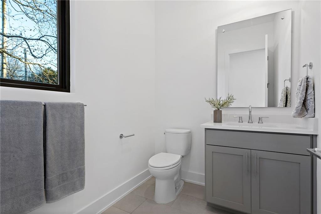 1004 Lott Avenue Austin, TX 78721 - Photo 19 of 39 a bathroom with a toilet a sink and mirror