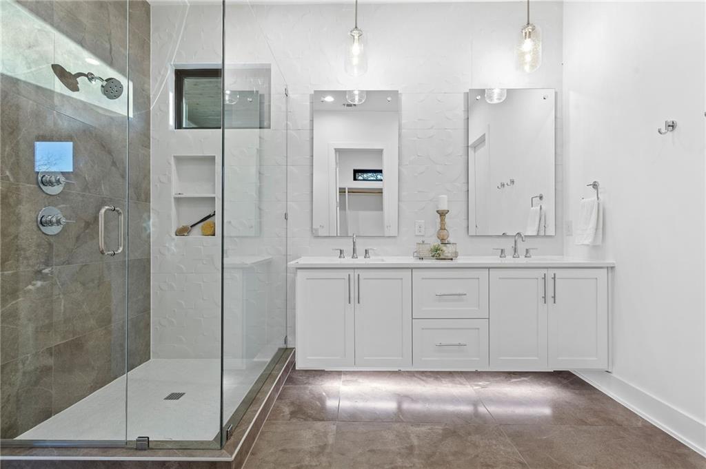 1004 Lott Avenue Austin, TX 78721 - Photo 22 of 39 a bathroom with a shower sink and mirror