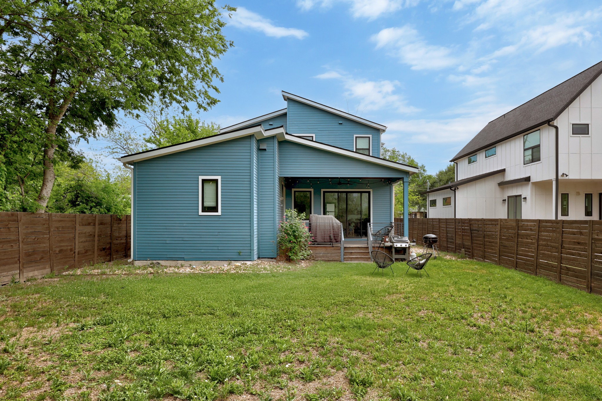 1004 Lott Avenue Austin, TX 78721 - Photo 31 of 39 a view of a house with a yard and sitting area