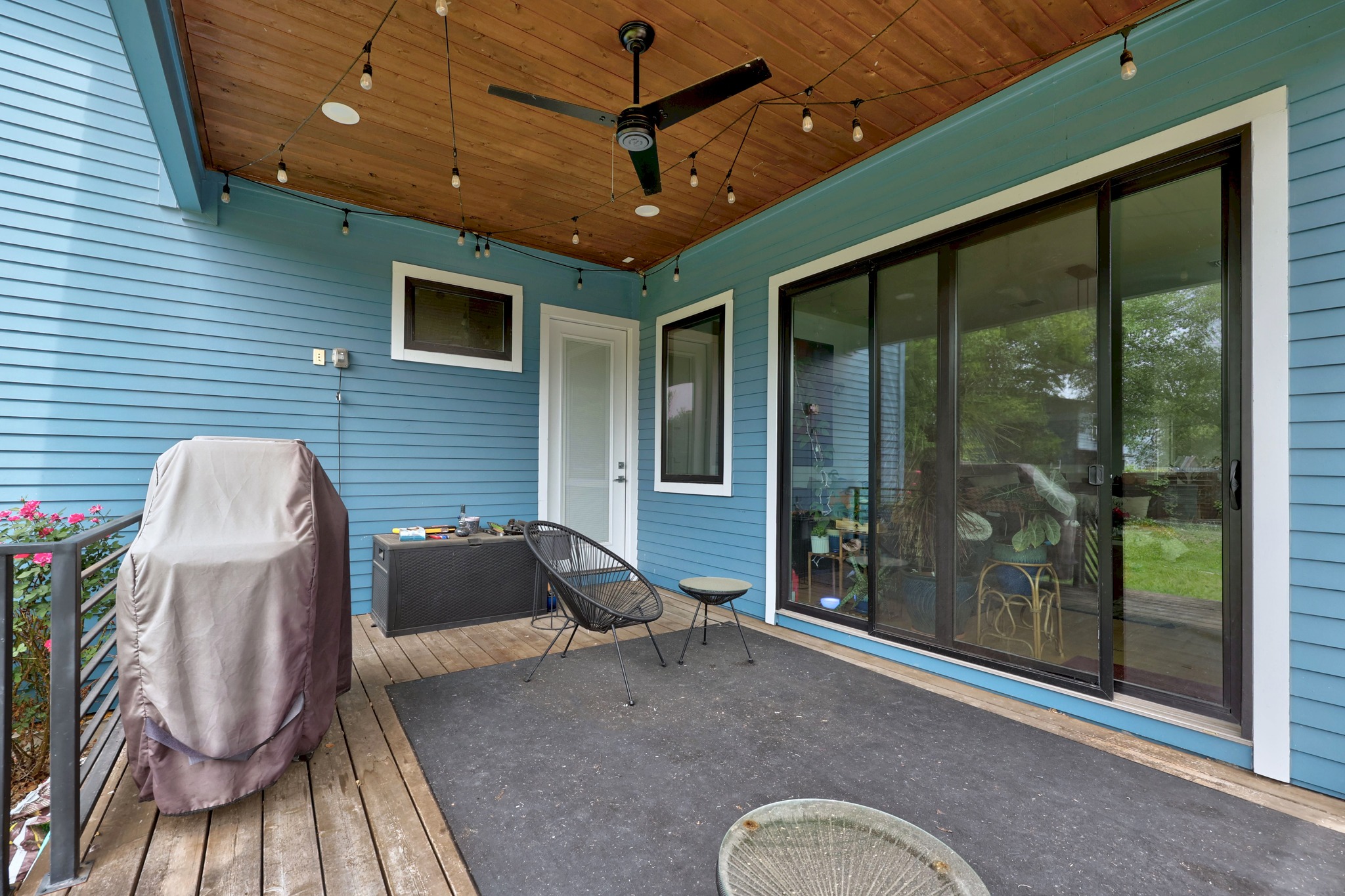 1004 Lott Avenue Austin, TX 78721 - Photo 32 of 39 a patio with table and chairs