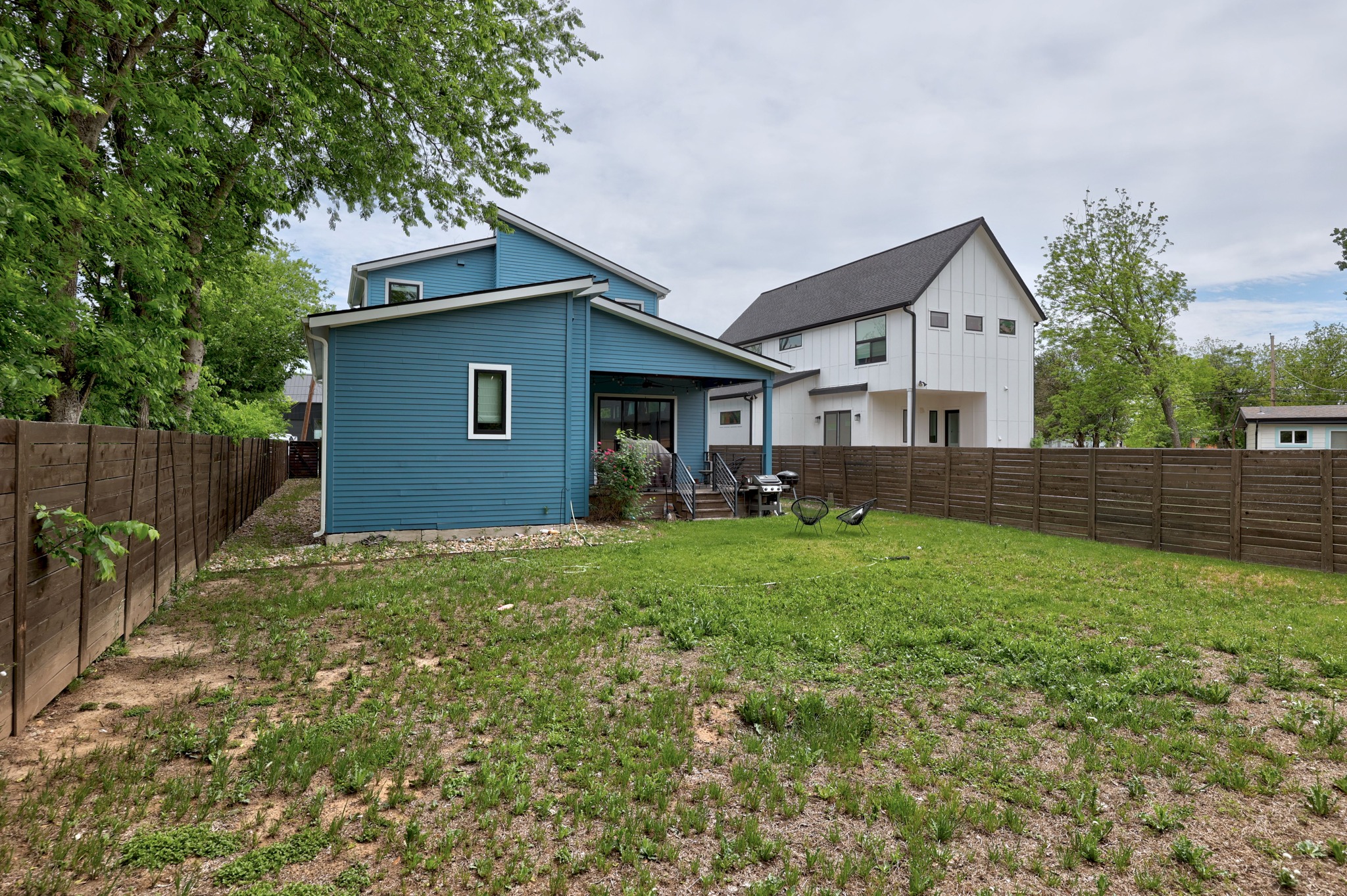 1004 Lott Avenue Austin, TX 78721 - Photo 35 of 39 a house view with a garden space