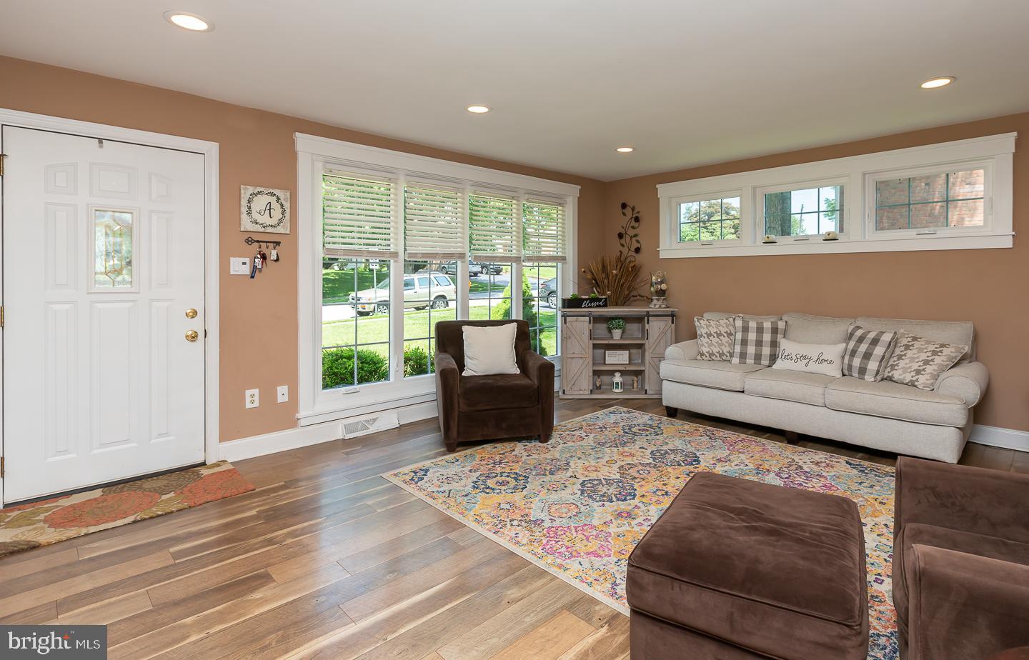 524 Vernon Road Springfield, PA 19064 - Photo 13 of 38 Living room