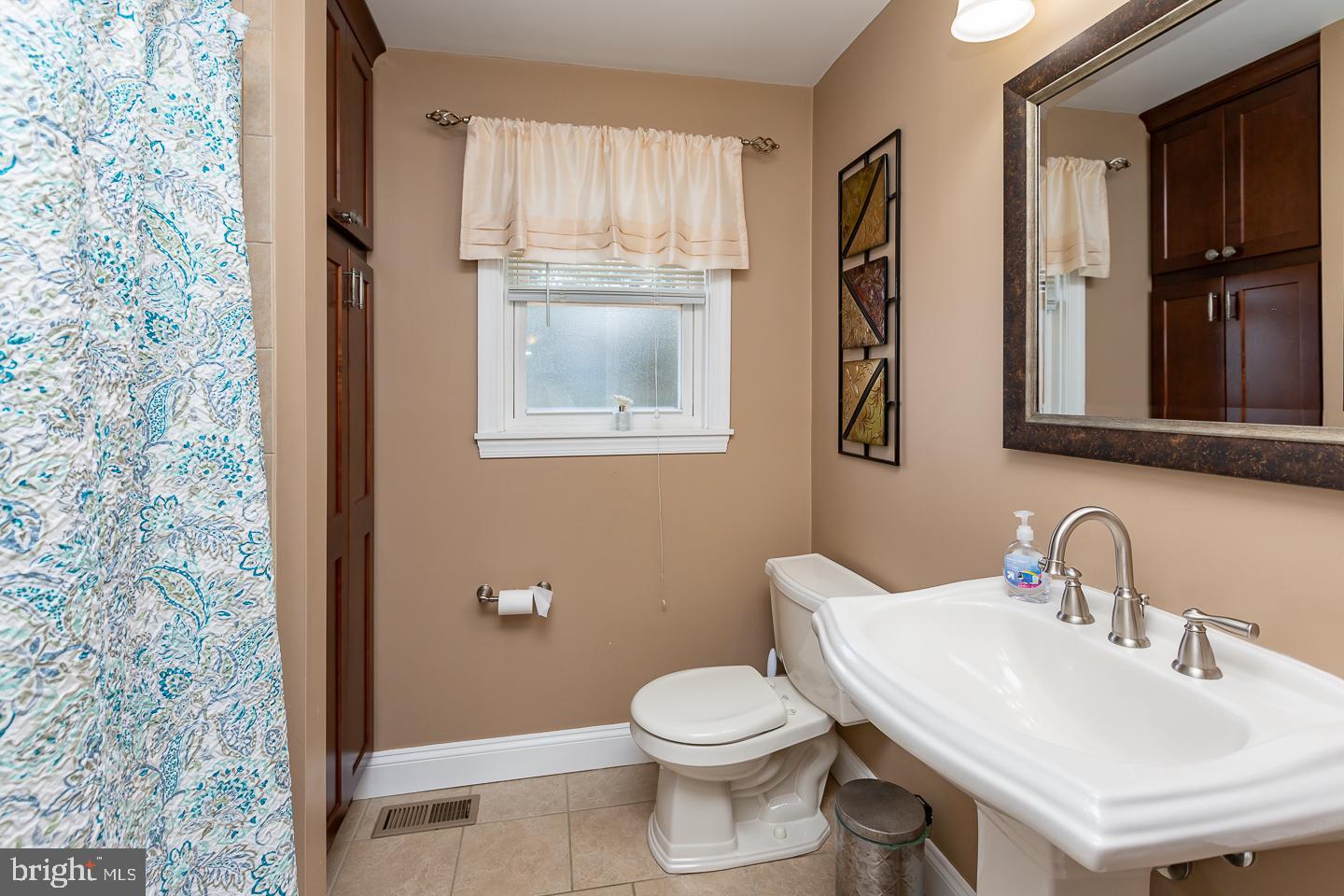 524 Vernon Road Springfield, PA 19064 - Photo 32 of 38 Hall bathroom