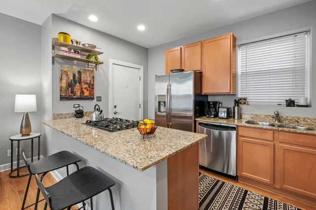 $324,700 | 5623 North Wayne Avenue, Unit 1B, Chicago, IL 60660