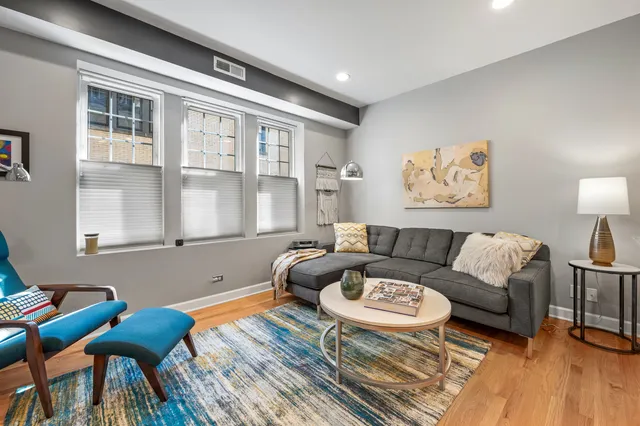 $324,700 | 5623 North Wayne Avenue, Unit 1B, Chicago, IL 60660