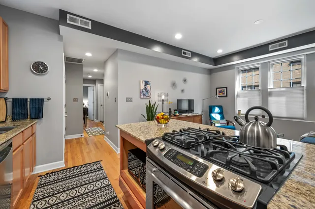 $324,700 | 5623 North Wayne Avenue, Unit 1B, Chicago, IL 60660