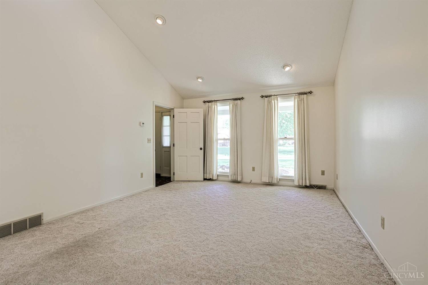 4681 Rose Marie Road Franklin, OH 45005 - Photo 12 of 38