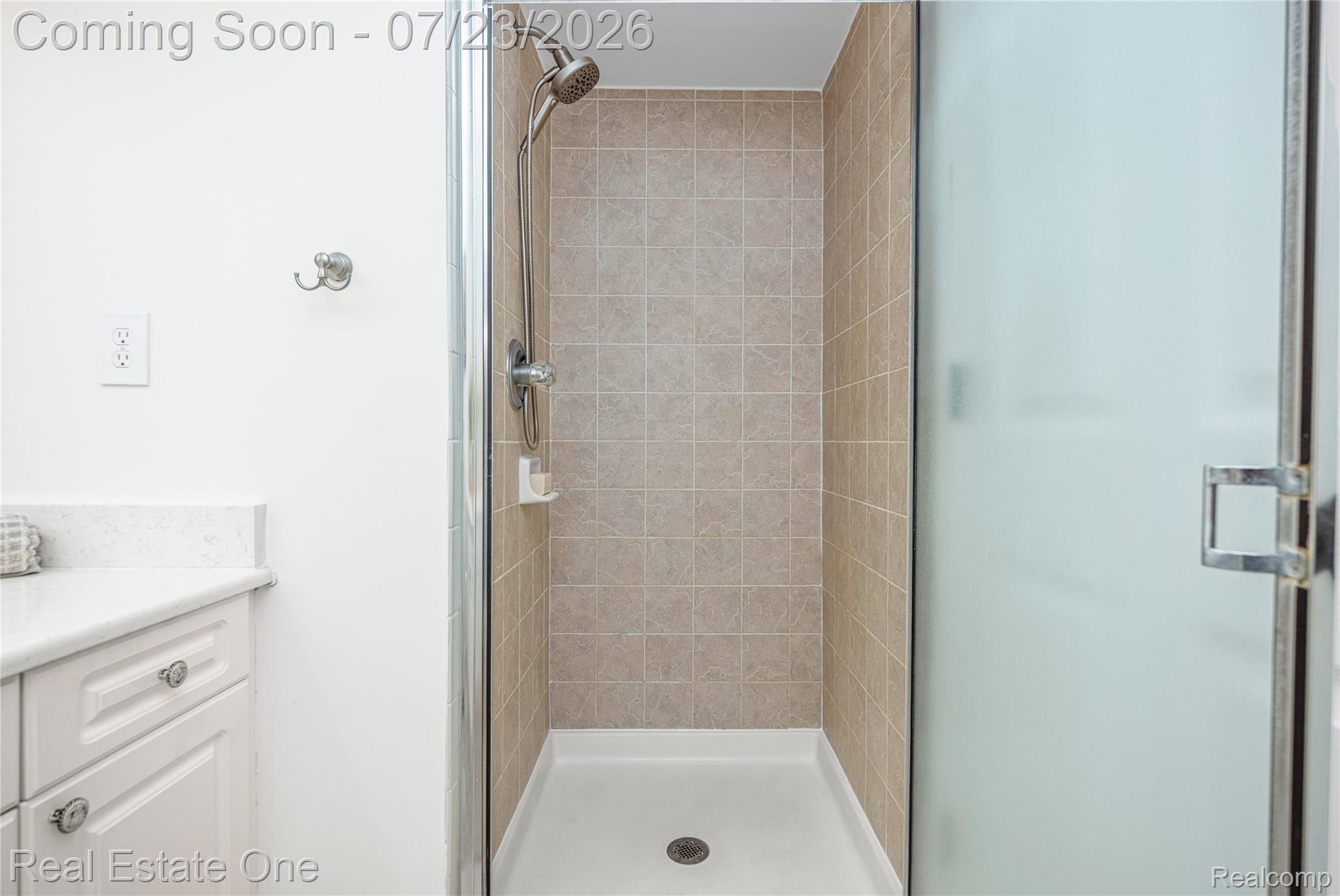 3570 Tremonte Circle, Unit 282 Rochester, MI 48306 - Photo 28 of 44 Ceramic stand alone shower