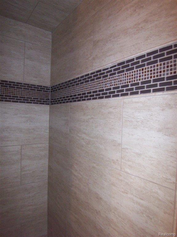 1961 Blue Grass Drive Rochester, MI 48306 - Photo 30 of 57 Lower Level Shower 2.jpg