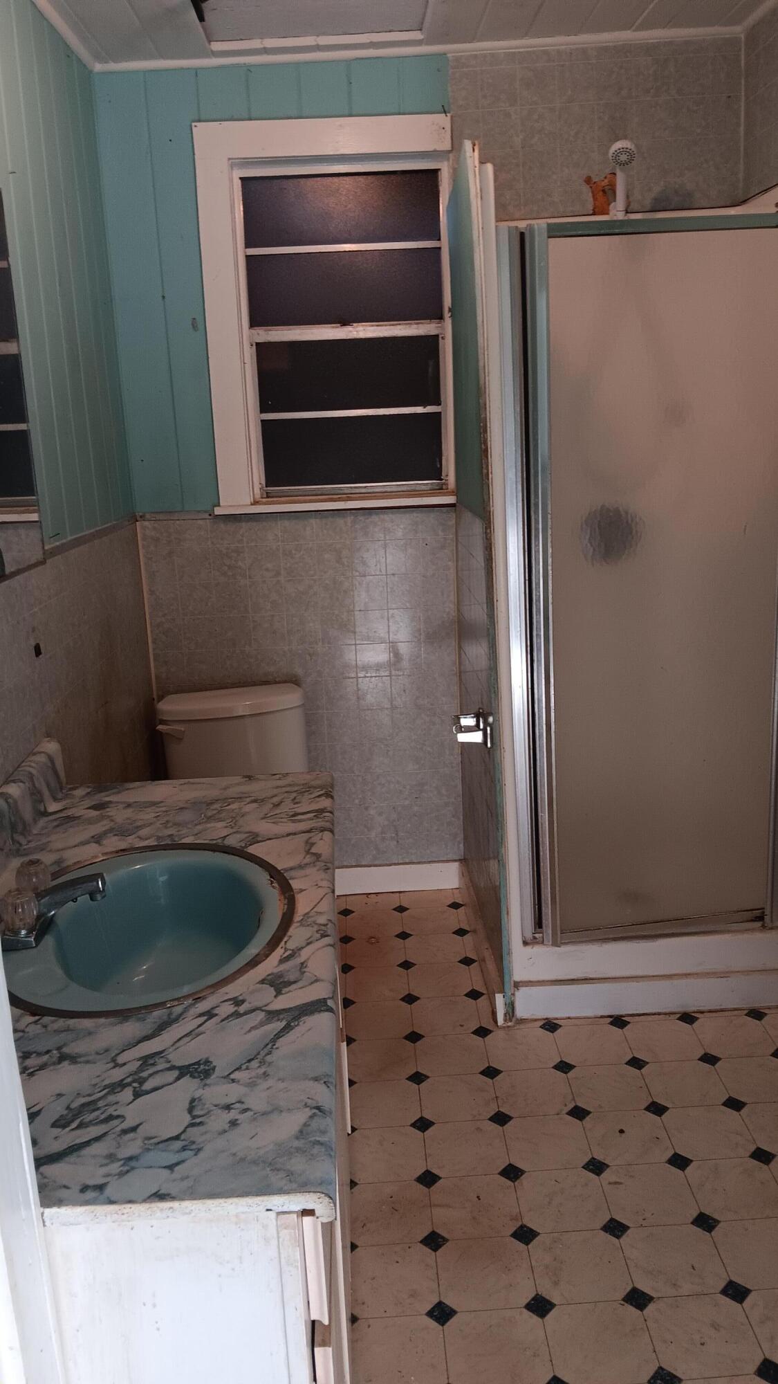 157 Pahl Road Niceville, FL 32578 - Photo 10 of 15 Bathroom