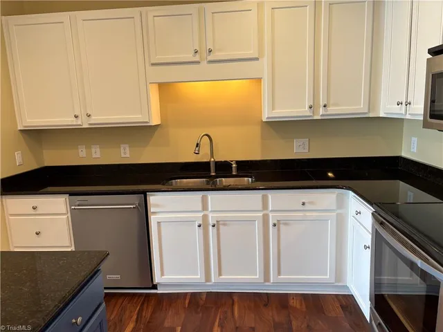 $225,000 | 6815 Hanesbrook Circle, Unit 304, Clemmons, NC 27012