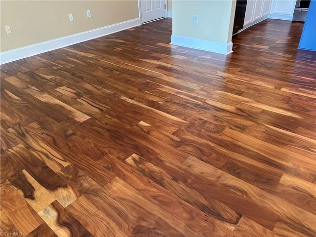 $225,000 | 6815 Hanesbrook Circle, Unit 304, Clemmons, NC 27012