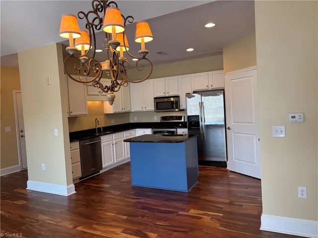 $225,000 | 6815 Hanesbrook Circle, Unit 304, Clemmons, NC 27012