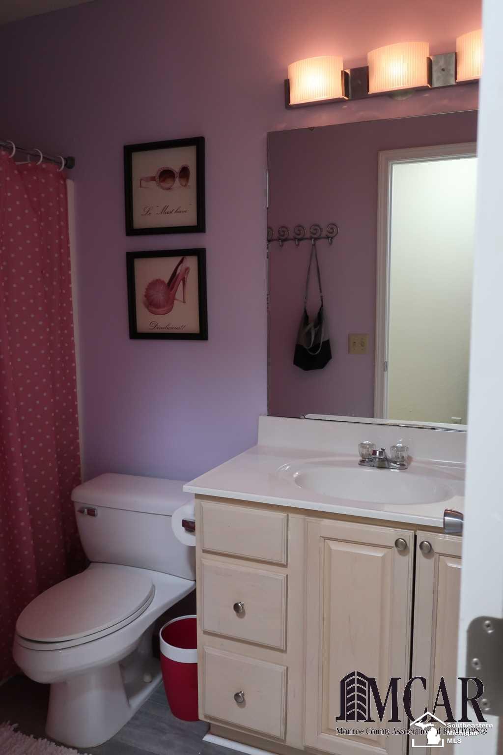 6745 Lockmill Road Temperance, MI 48182 - Photo 30 of 39 UPSTAIRS FULL BATH