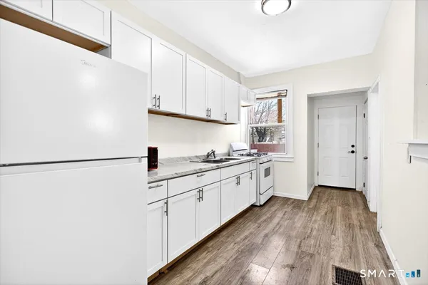 $3,150 | 408 East Avenue, Bridgeport, CT 06610