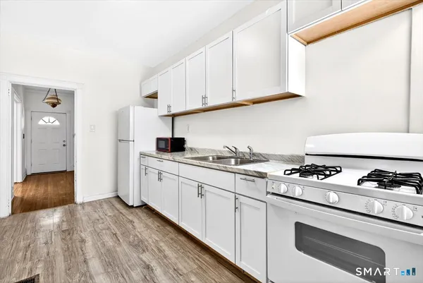 $3,150 | 408 East Avenue, Bridgeport, CT 06610