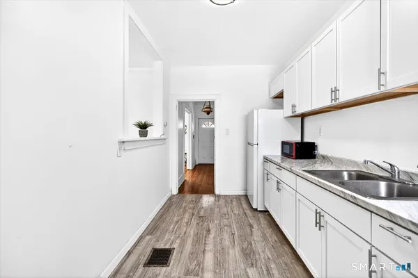 $3,150 | 408 East Avenue, Bridgeport, CT 06610