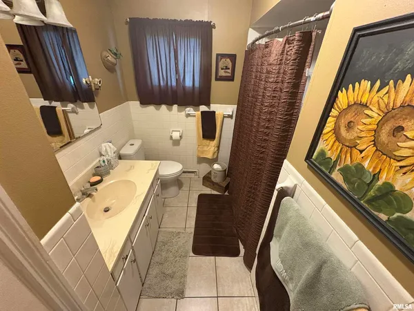 a bath room with a sink