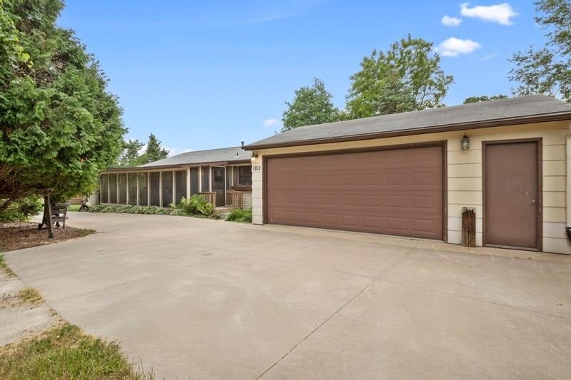 1811 Lake Manor Road Northeast Solon, IA 52333 - Photo 2 of 29 Gallery Image 2