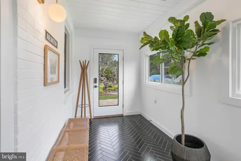 $999,900 | 2237 North Harrison Street, Arlington, VA 22205