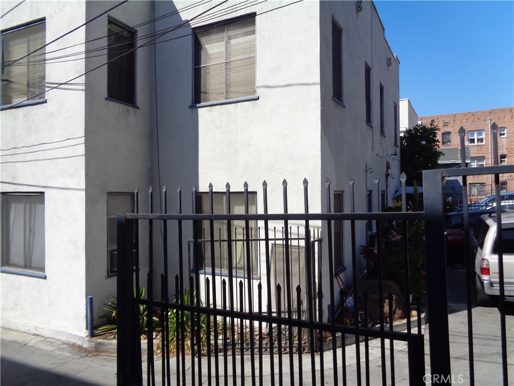 152 South Westmoreland Avenue Los Angeles, CA 90004 - Photo 3 of 6 a view of city from balcony
