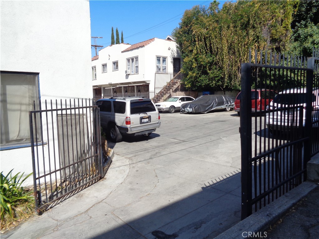 152 South Westmoreland Avenue Los Angeles, CA 90004 - Photo 4 of 6 a view of city from balcony