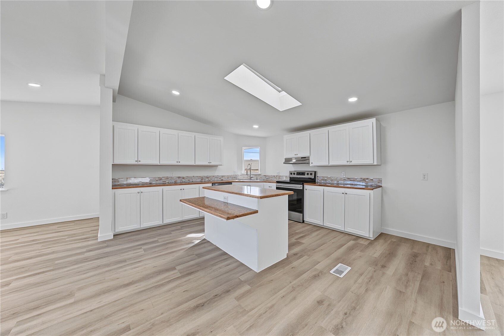 10124 Ne Road Moses Lake, WA 98837 - Photo 7 of 40 Gallery Image 7