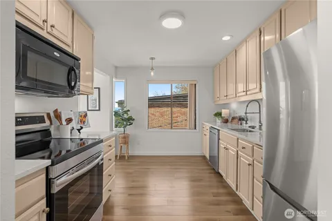 $670,000 | 666 West Olympic Place, Unit 201, Seattle, WA 98119