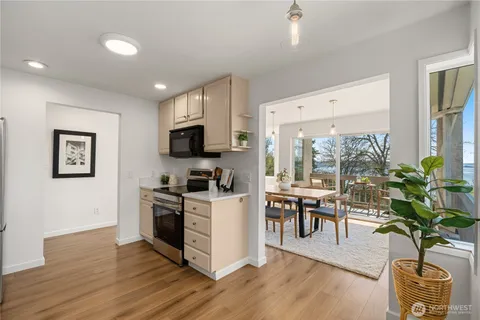 $670,000 | 666 West Olympic Place, Unit 201, Seattle, WA 98119