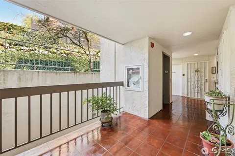 $670,000 | 666 West Olympic Place, Unit 201, Seattle, WA 98119